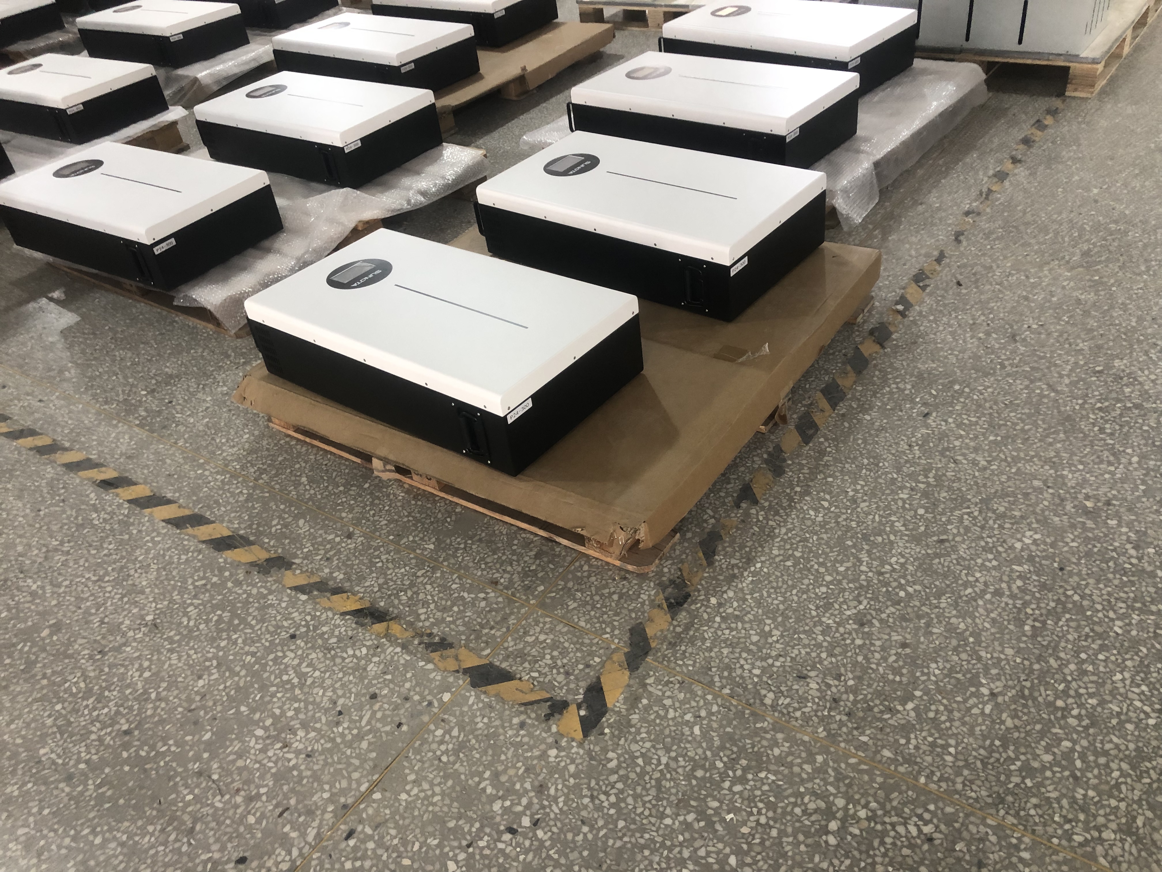 Sundta 51.2V 200Ah 10kWh LiFePO4 Battery Wall Mounted Home Solar Energy Storage Battery with Smart BMS